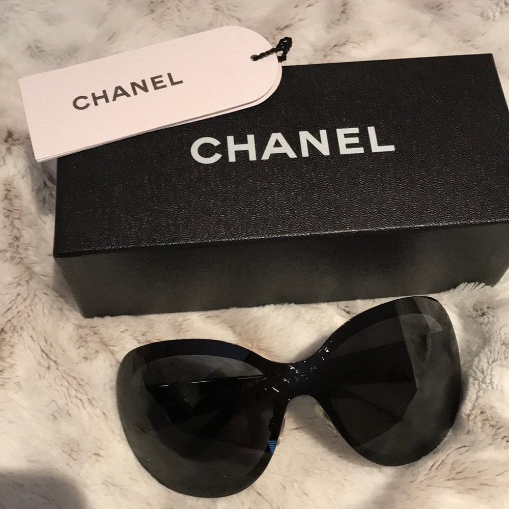 Chanel sunglasses 🕶